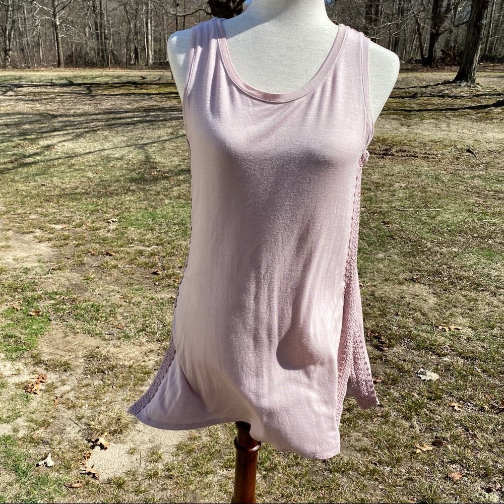 LOGO LORI GOLDSTEIN TOP TANK TUNIC PINK LACE SIDES Size SMALL
